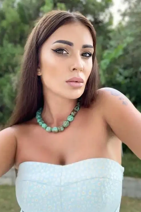 UAE Escort Girl Erais 